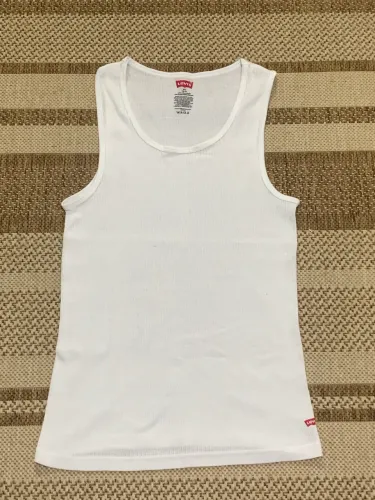 Regata Levis branca americana