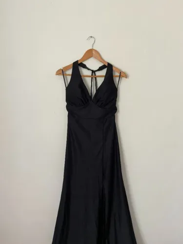 Vestido de Formatura Longo Preto Acetinado - Decote em V & Amarração - NOVO 