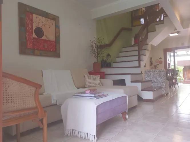 Sobrado no Cristo Rei com 200 m² sendo 2 suítes e 2 vagas de garagem em São Leopoldo
