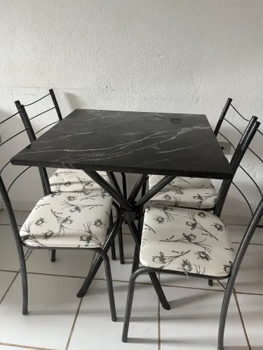 Mesa 4 cadeiras
