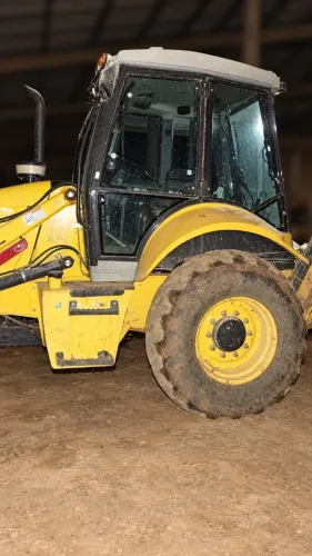 Retroescaveira B95B New Holland, Ano 2016