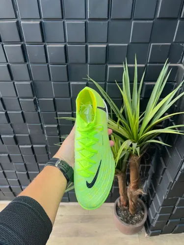 Chuteira Nike Phantom luna