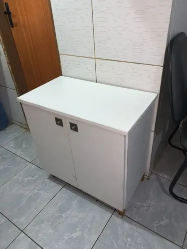 Armário duas portas de pé em ótimo estado