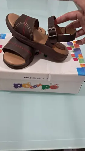 Sandália infantil N°27 marca Pé com Pé qualidade 100%