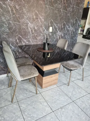 Mesa com tampo de vidro 4 lugares