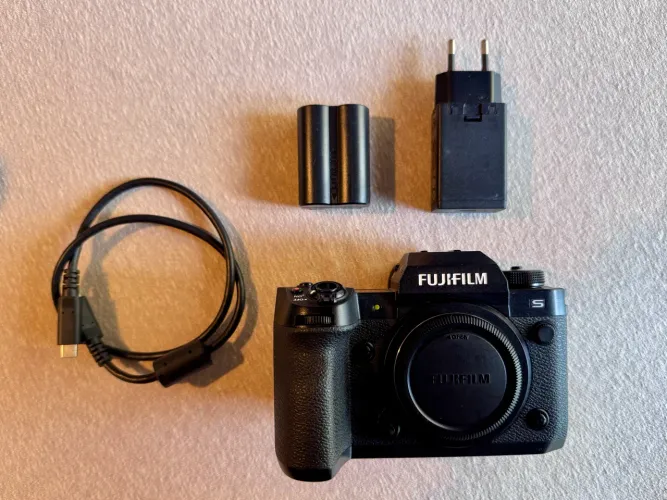 Câmera Fujifilm X-H2S + Cage Tilta + 3 baterias originais - Mirrorless Fuji