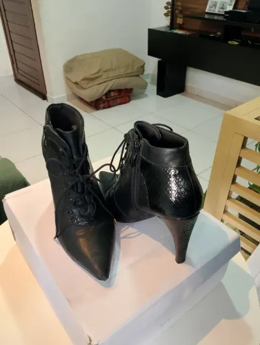 Bota feminina sime nova N.36