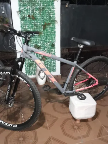 Bicicleta GTR Aro 29 - Alumínio, Freio a Disco - Único Dono