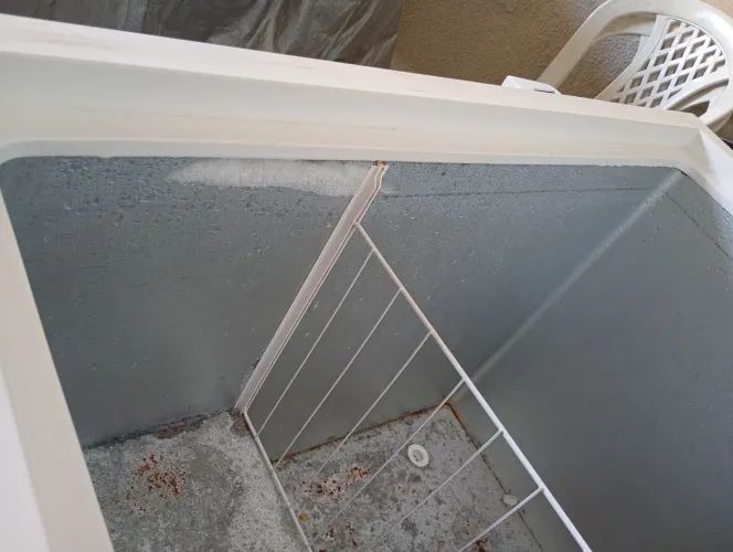 Freezer horizontal com avaria