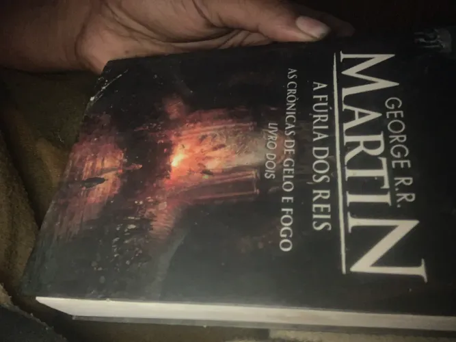 Livro a fúria dos Reis de George R.R Martin