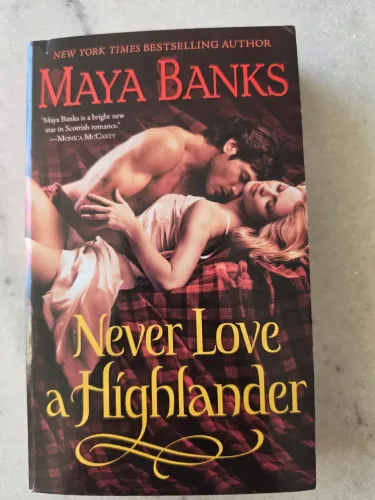 Livro em Inglês Never Love a Highlander de Maya Banks