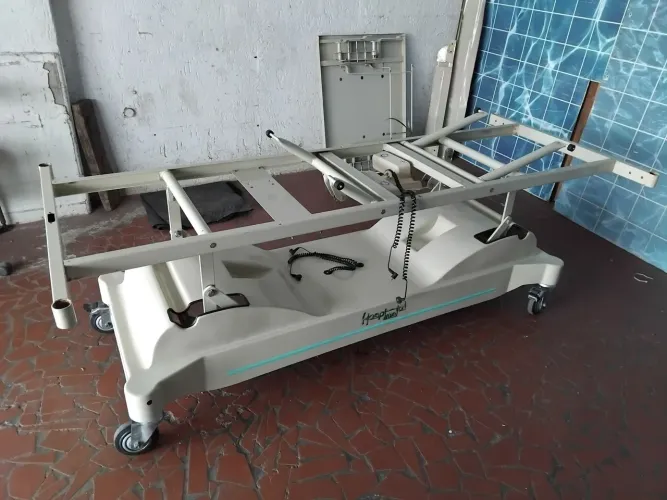 Cama hospitalar elétrica 8 movimentos.