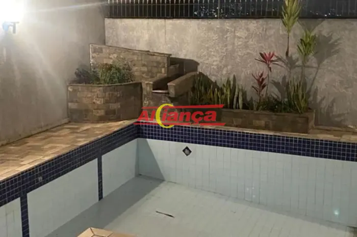 CASA COM PISCINA - VILA GALVÃO - IMPERDÍVEL