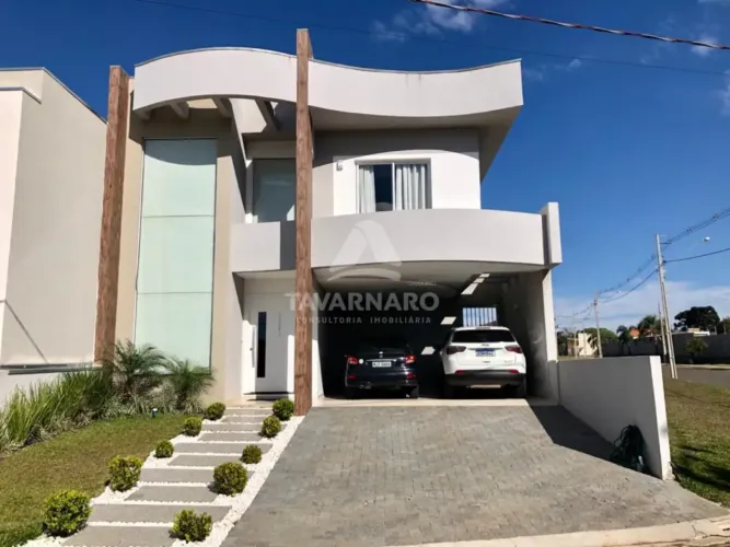 Casa semimobiliada com piscina em Condomínio no bairro de Uvaranas