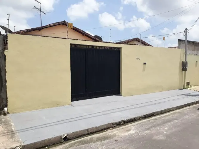 LEIA O ANUNCIO, VENDO LINDA CASA DE 2/4 NO GUAJARA 1, PERTINHO DA PANIFCADORA ASSIS
