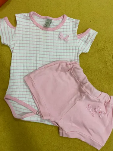 Roupas e acessórios para bebê menina 