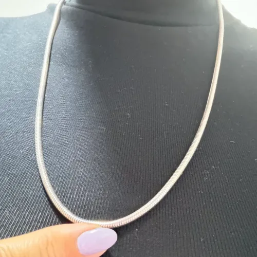 Colar em aço inoxidável 