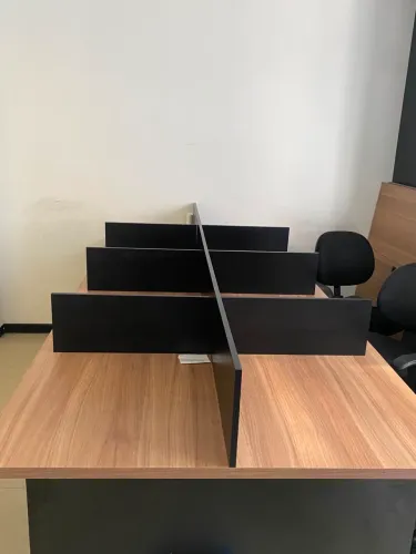 Mesa de escritório ou atendimento. P.A
