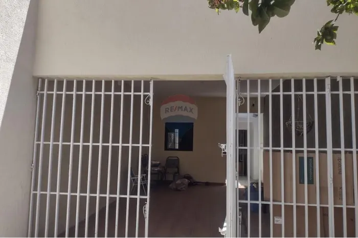 "Casa Comercial três quartos uma suíte,no Farol, Maceió - Oportunidade Única!"