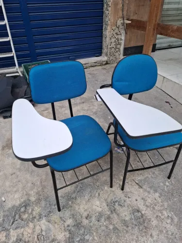 Cadeiras Universitárias Estofadas com Prancheta - 25 Unidades