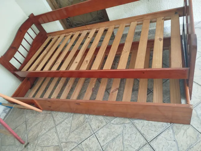 Sofá cama de madeira 
