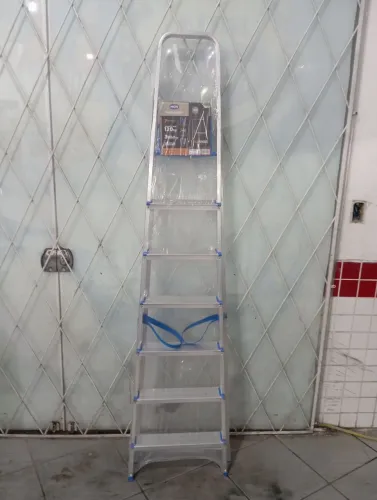 Escada alumínio 7 degraus 