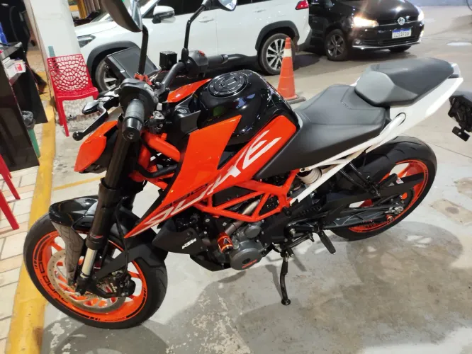 KTM Duke 390 semi-nova 
