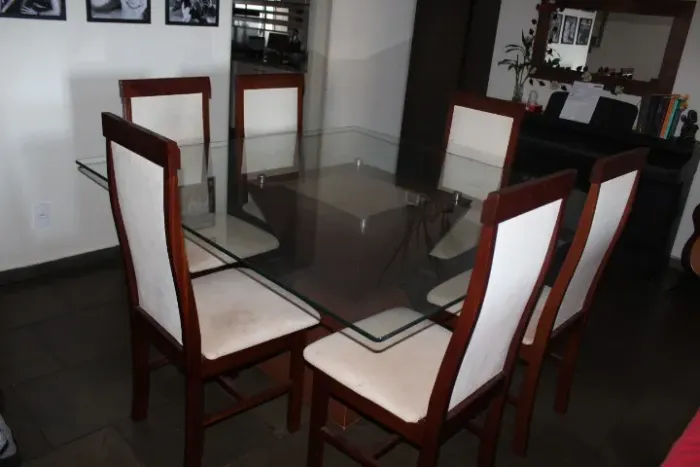 Conjunto mesa de jantar com 6 cadeiras