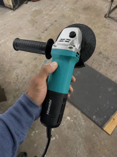 Esmerilhadeira Angular 4.1/2" 880W 220V + 3 Discos de Corte | Nova