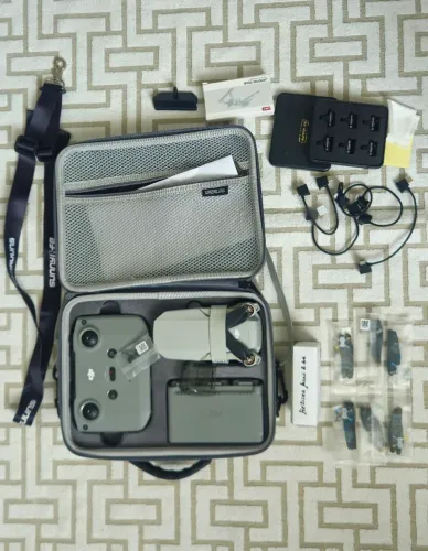 Drone Mini 2 SE (2 baterias extras e originais, kit de filtros, bolsa etc)