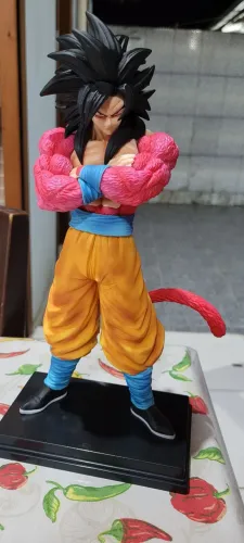 Goku Super Sayajin 4 Figure