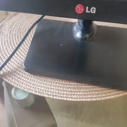 Vendo Monitor LG 46 cm de largura e 28 de altura