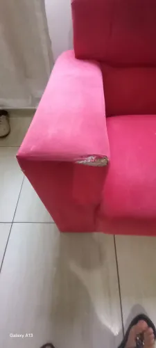 Sofá 2 lugares Com Avaria nos braços 