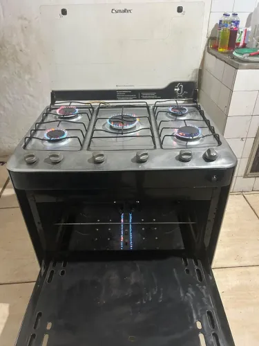 Fogão 5 bocas Esmaltec preto pegando tudo perfeitamente!