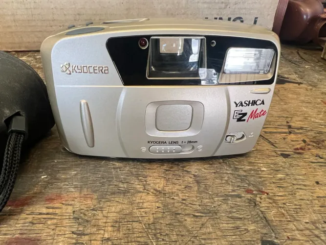 Máquina fotográfica Yashica 