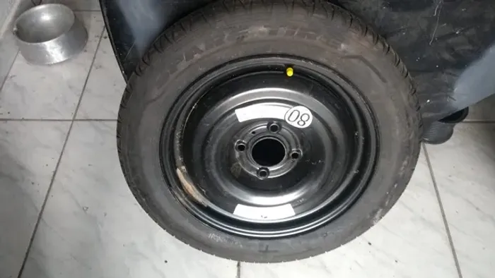 Pneu estepe 125/80/15. Com roda.