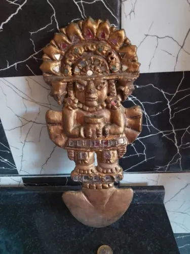 Linda escultura estilo inca em resina pintura metalizada 