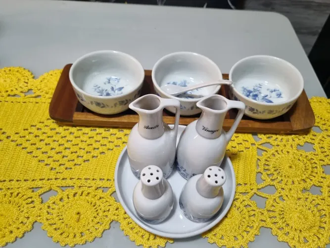 Galeteiro e porta patês em porcelana, antigos.
