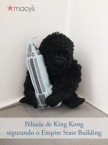 Gorila de pelúcia segurando o Empire State Building