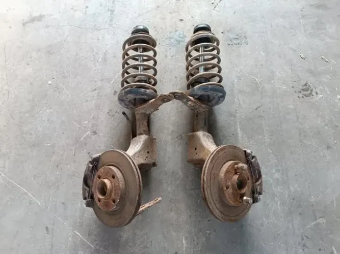 Par de torres dianteiras VW Santana 92-97