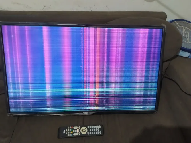 TV AOC 32" smart com defeito