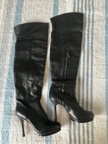 Bota importada BCBG Maxazria Over The Knee Couro Salto 11,5 cm