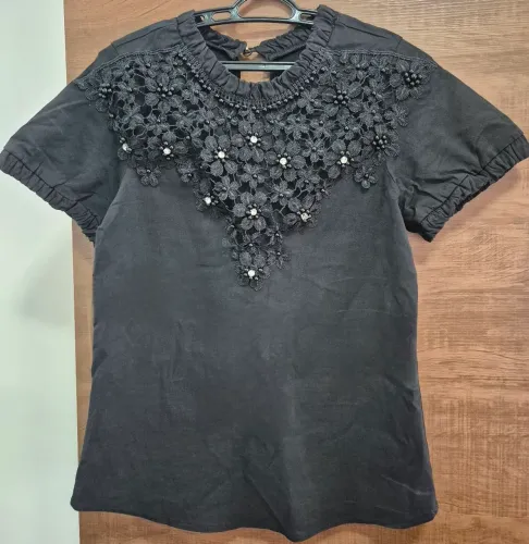 Blusa feminina linda com strass e perolas (preta)