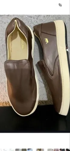 Tênis casual em couro marrom 38. Só R$ 90