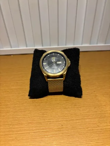 Relógio Tempus Dourado com Mostrador preto