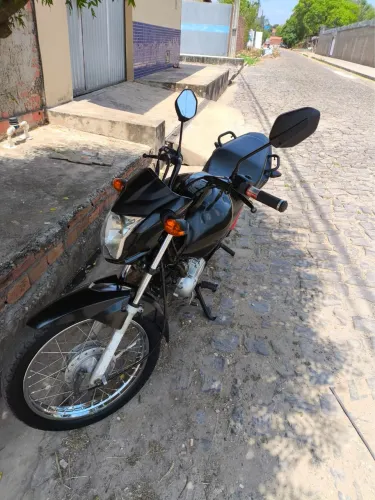 Vendo Fan125 injetada 2016, conservada e em dias. 