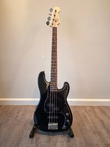 Contrabaixo Fender Squier Affinity Precision Pj Black