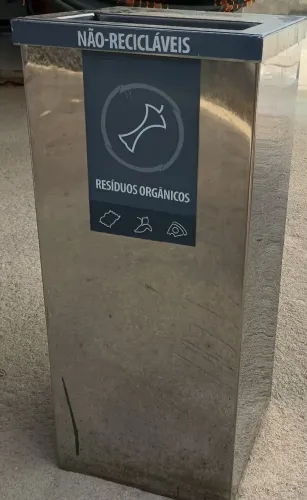 Lixeira em inox