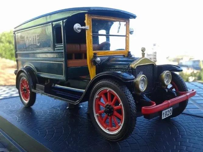 MINIATURA 1920 WHITE VAN DELIVERY - SIGNATURE MODEL SCL. 1/32.