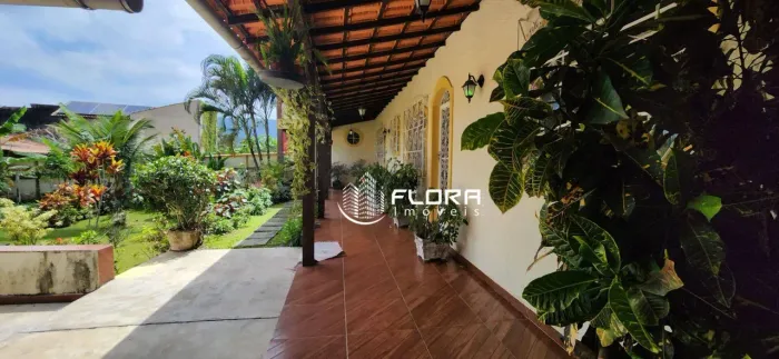 Casa com 3 dormitórios à venda, 300 m² por R$ 1.000.000,00 - Itaipu - Niterói/RJ